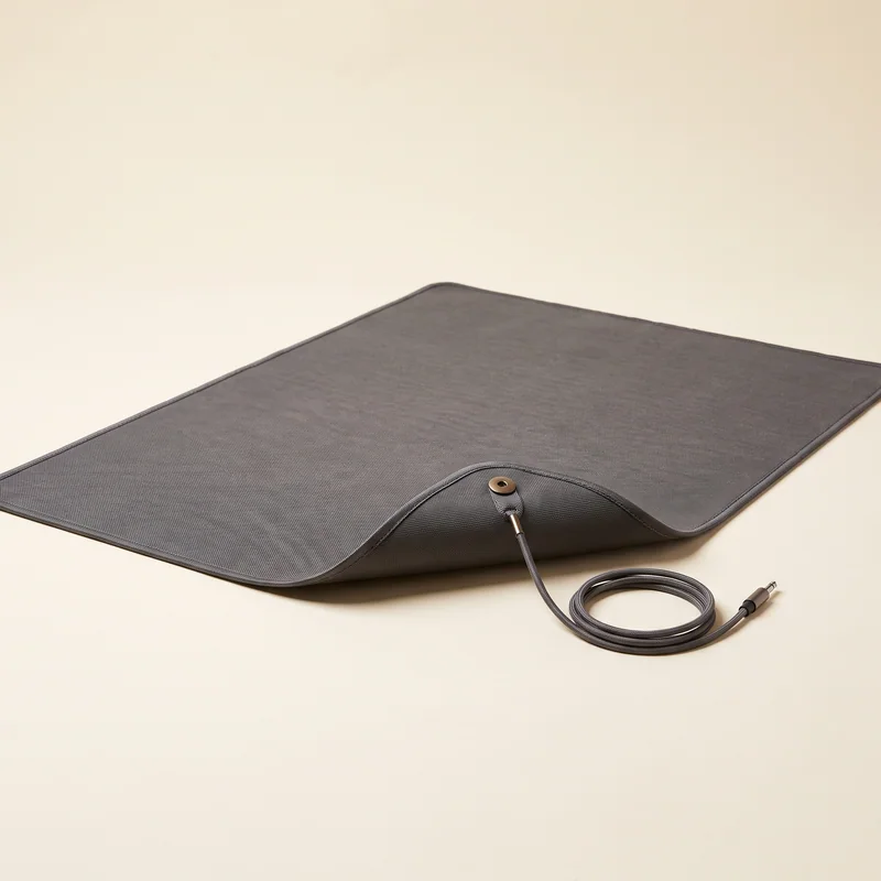 Planned grounding mat with a discreet grounding lead